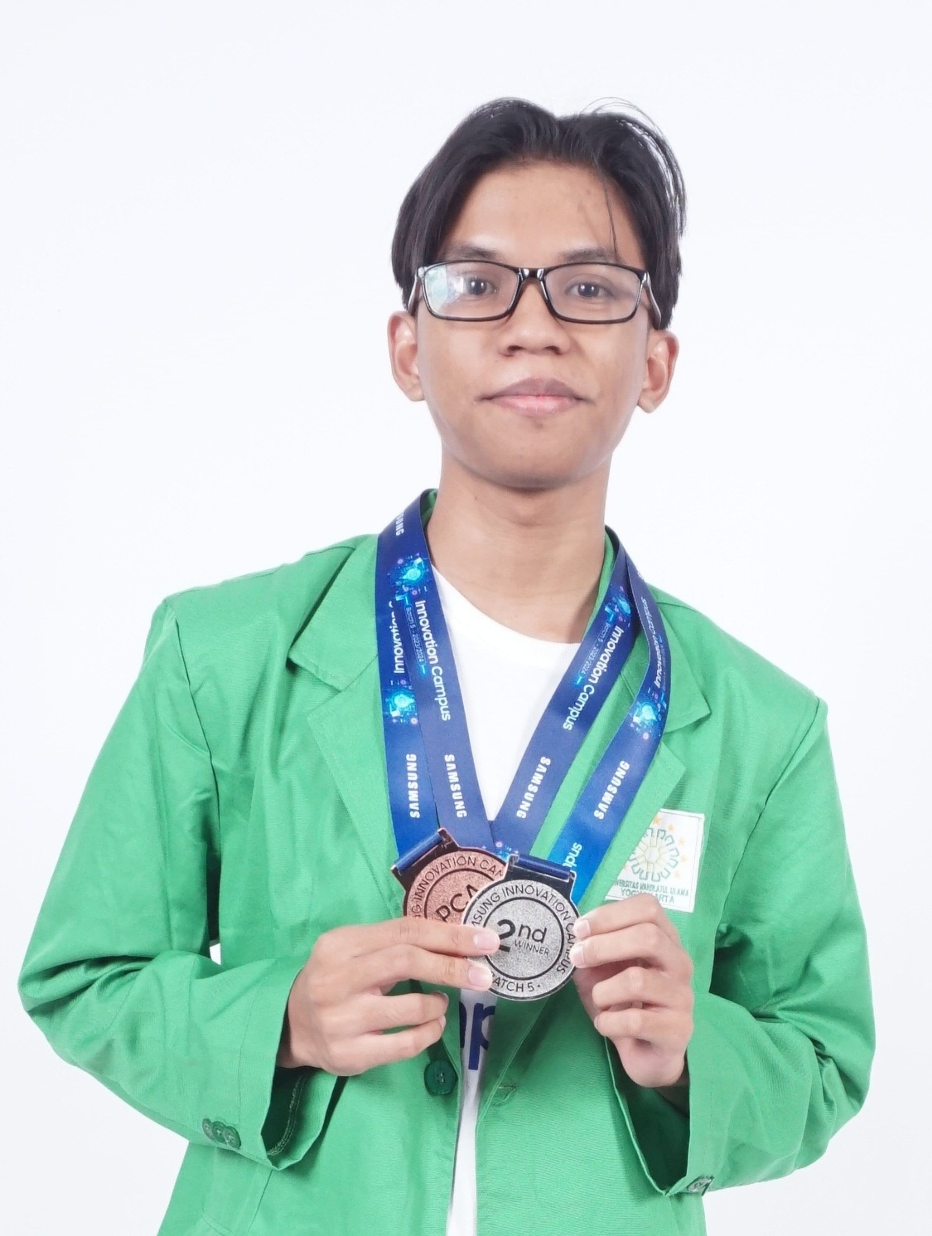 Kesempatan dan kepercayaan orang tua asuh saya membuat saya dapat menggapai mimpi meski dari keluarga sederhana.